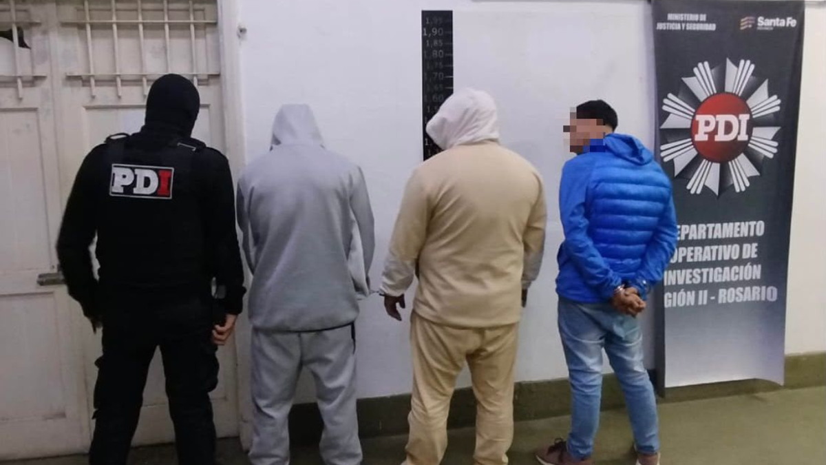 Detienen a tres personas por venta de drogas en plaza del barrio 7 de Septiembre