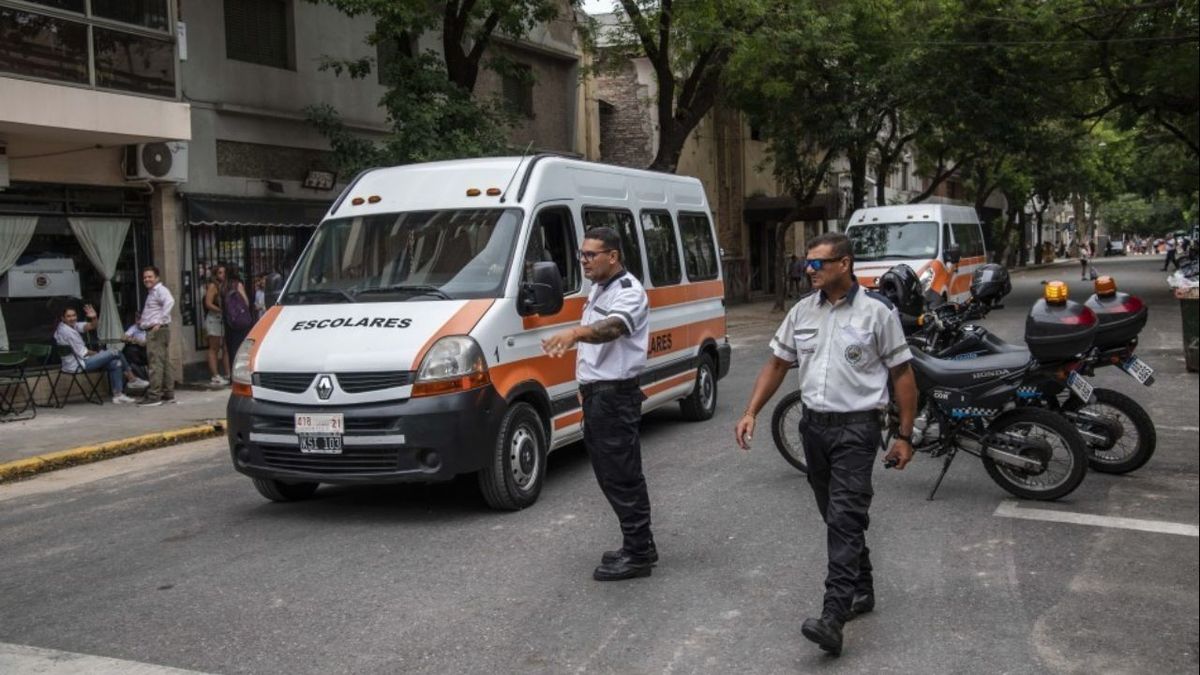 Rosario lanza campaña contra la doble fila en las escuelas