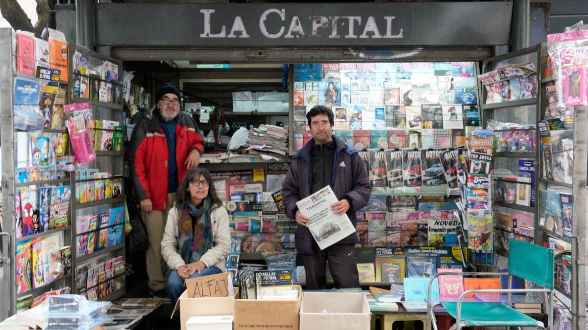Tres generaciones mantienen vivo el kiosco familiar de Córdoba y Laprida